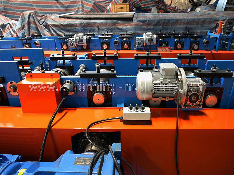 Auto Change Type Shelf Box Beam Roll Forming Machine